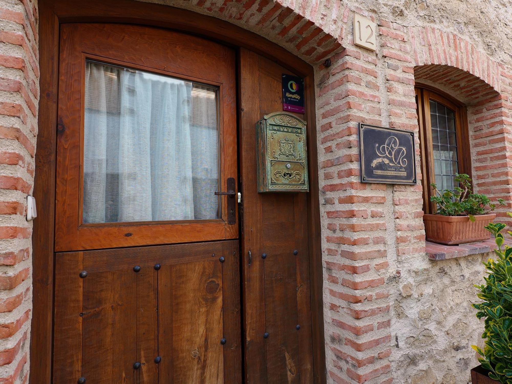 Posada Real Mingaseda Navafría Exterior foto